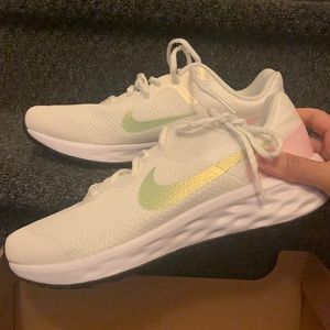 NEW Nike womens shoes size 6.5 y - womens size 8